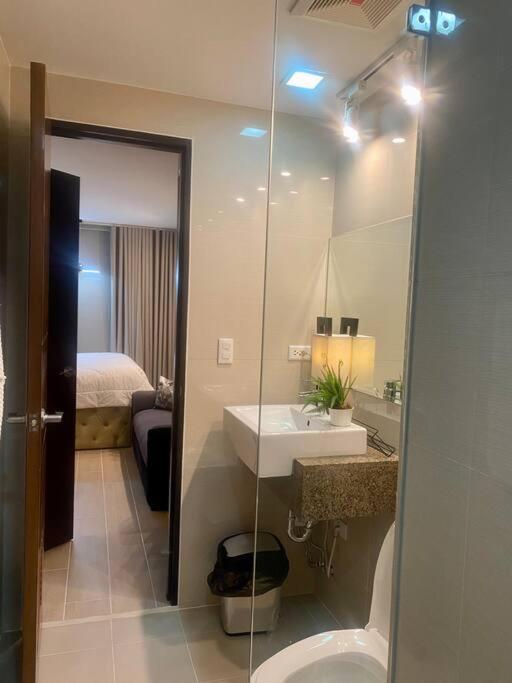 Stunning 2.5 Br@eastwood Global Apartment *