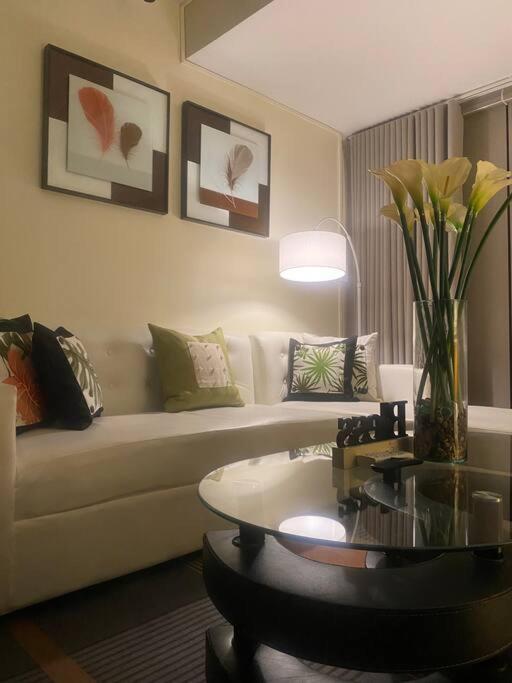 Stunning 2.5 Br@eastwood Global Apartment Manila