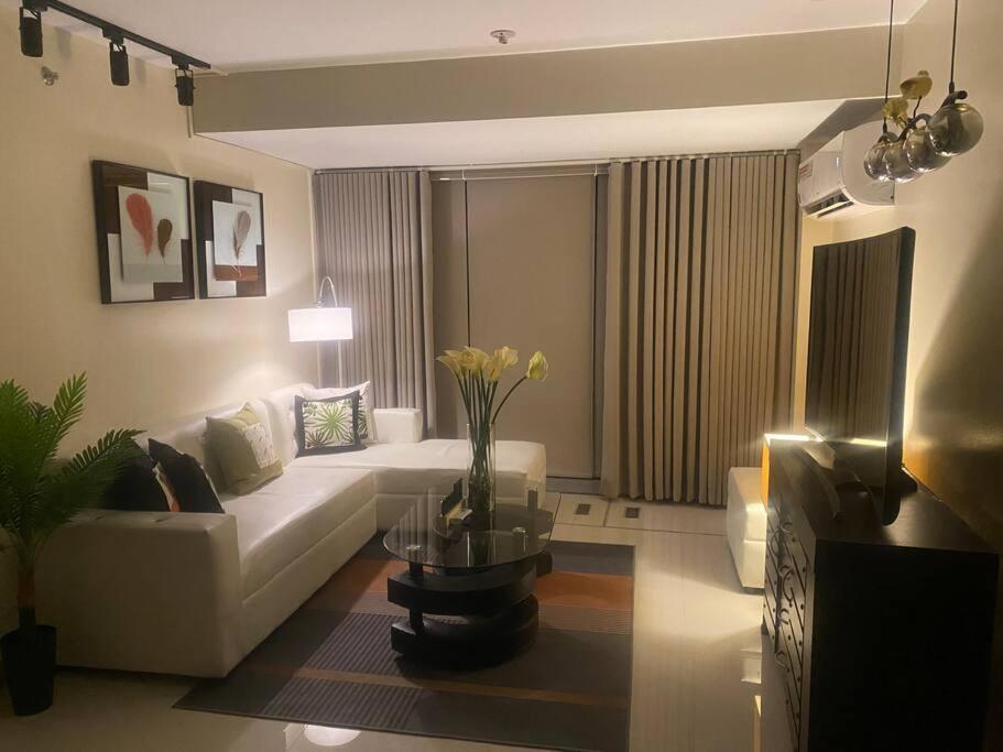 Stunning 2.5 Br@eastwood Global Apartment