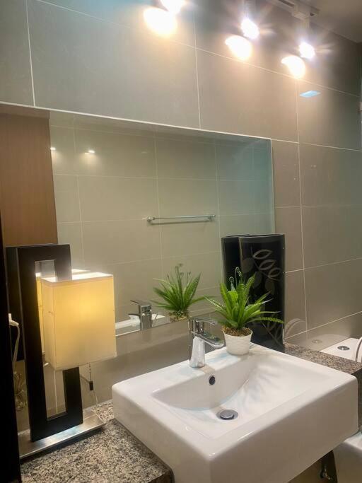 Stunning 2.5 Br@eastwood Global Manila