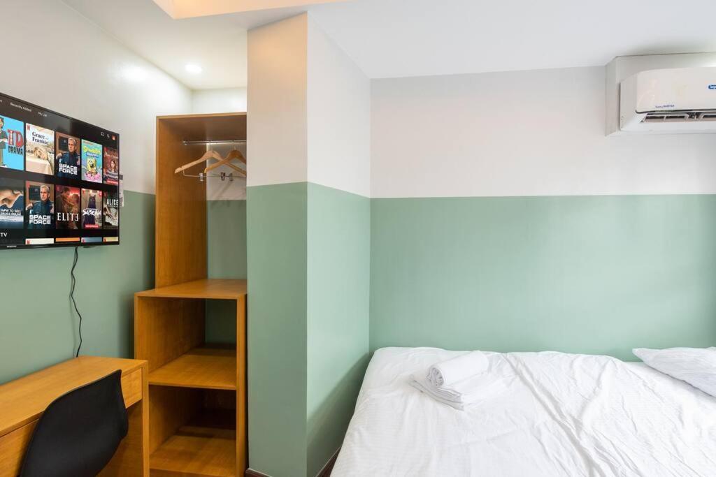 Apartment St. Marvin Makati M302 *