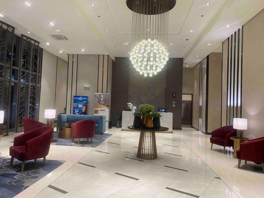 Stunning 2.5 Br@eastwood Global
