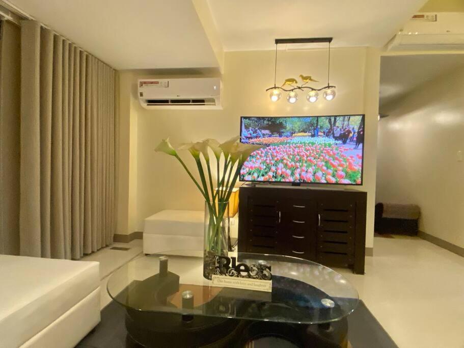 Stunning 2.5 Br@eastwood Global * Manila