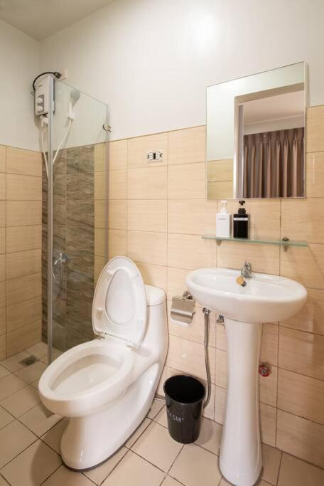Apartment St. Marvin Makati M206 Manila