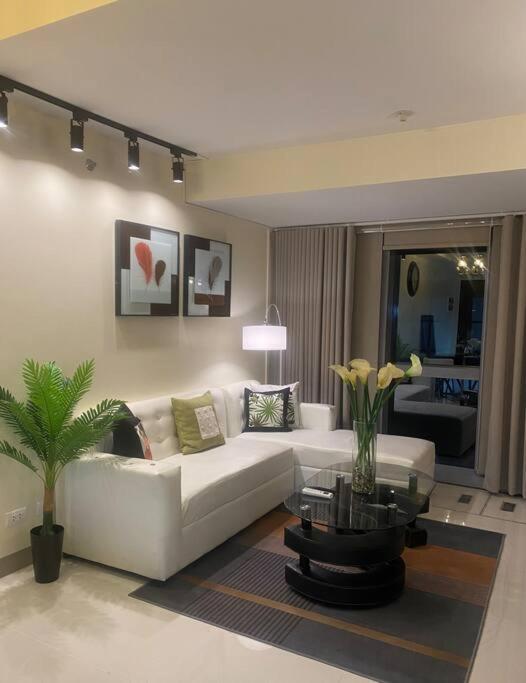 Stunning 2.5 Br@eastwood Global *
