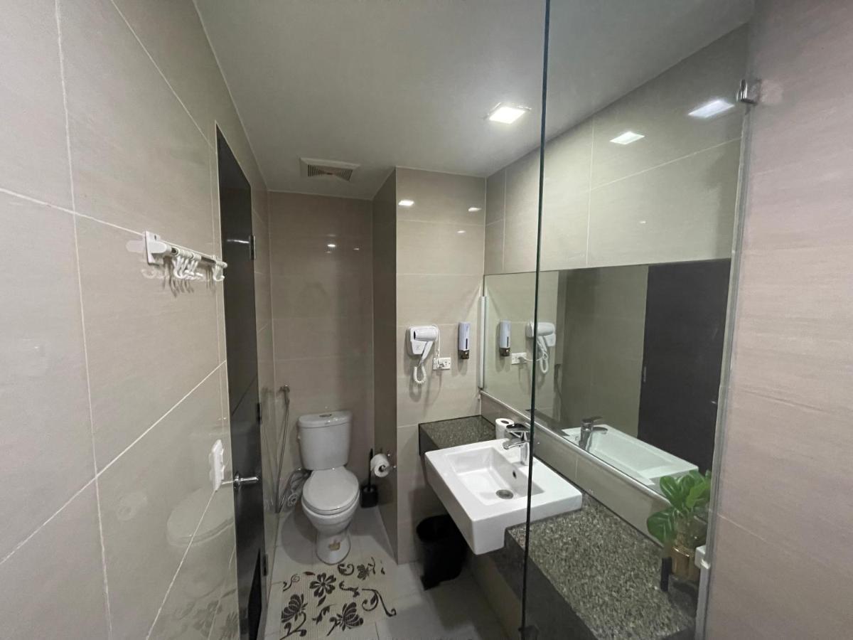 One Eastwood Avenue With Spectacular View No Pets Allowed *