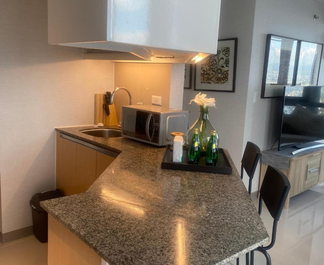 Classy 2br At Eastwood With Pool And Skyline View Apartment *