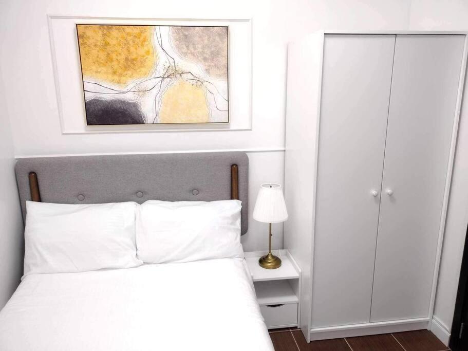 1br Unit At The Rochester Manila