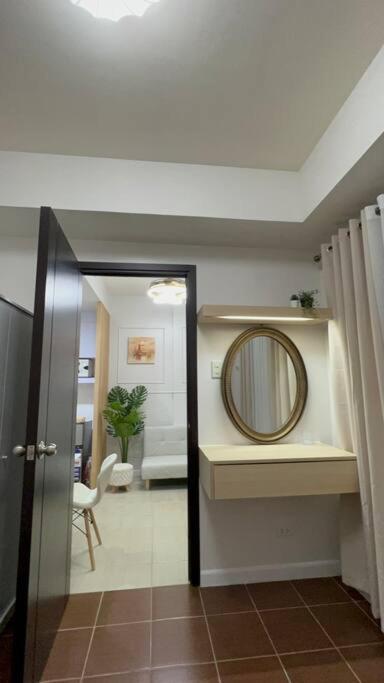 1br Unit At The Rochester