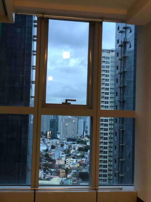 Great Value In Uptown Parksuites Bgc 1br,washer,netflix Apartment Manila