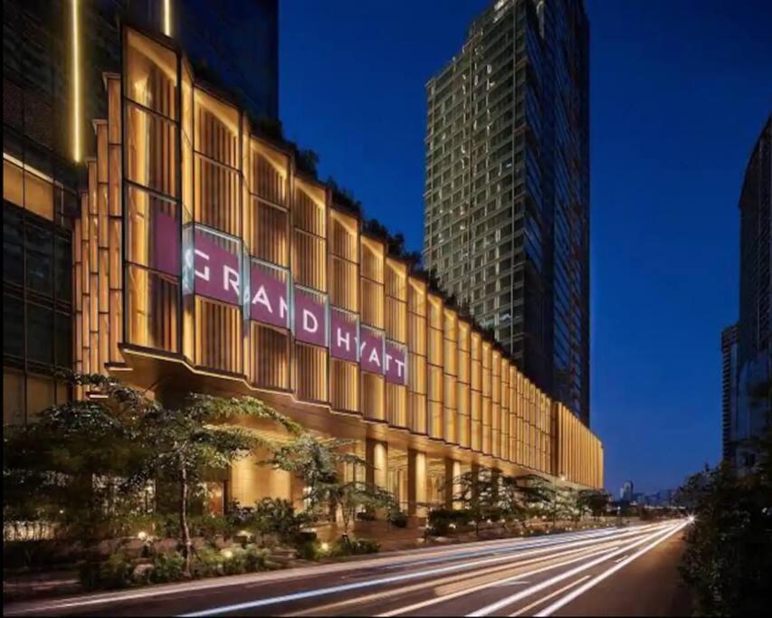 Great Value In Uptown Parksuites Bgc 1br,washer,netflix Apartment Manila
