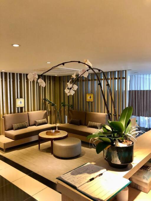 Great Value In Uptown Parksuites Bgc 1br,washer,netflix Apartment Manila