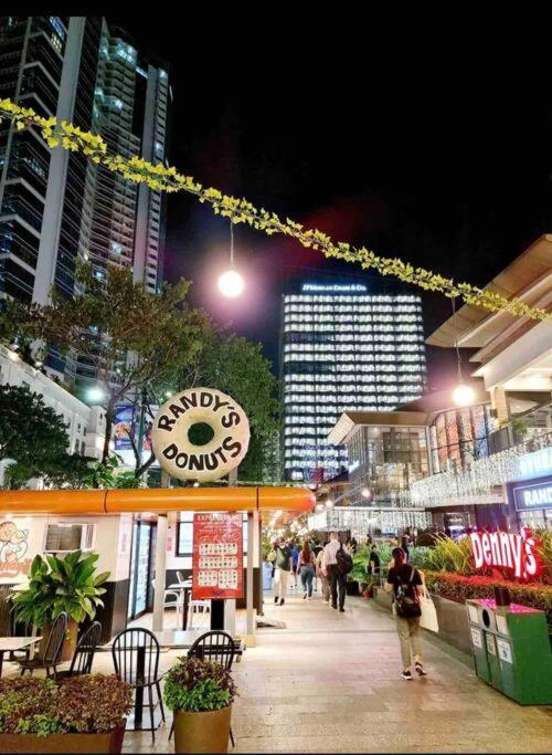 Great Value In Uptown Parksuites Bgc 1br,washer,netflix Manila