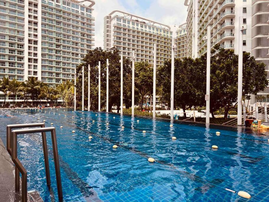 One Elegant 1bhk With View In Azure Urban And Residences *