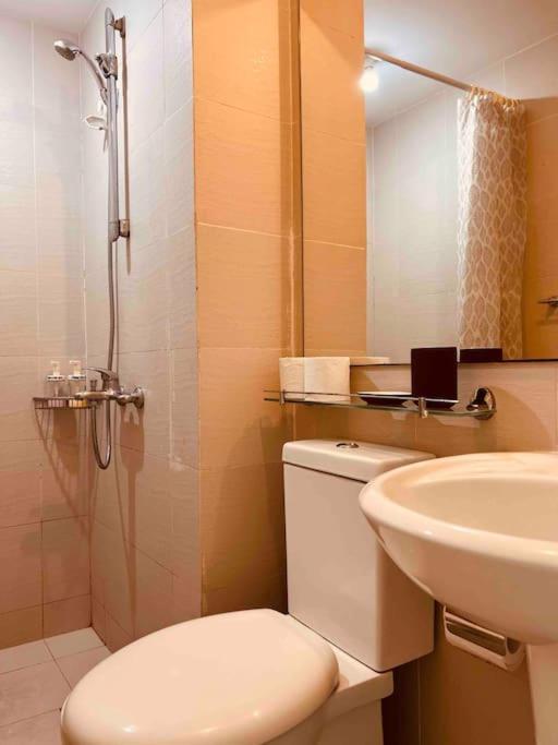 One Elegant 1bhk With View In Azure Urban And Residences