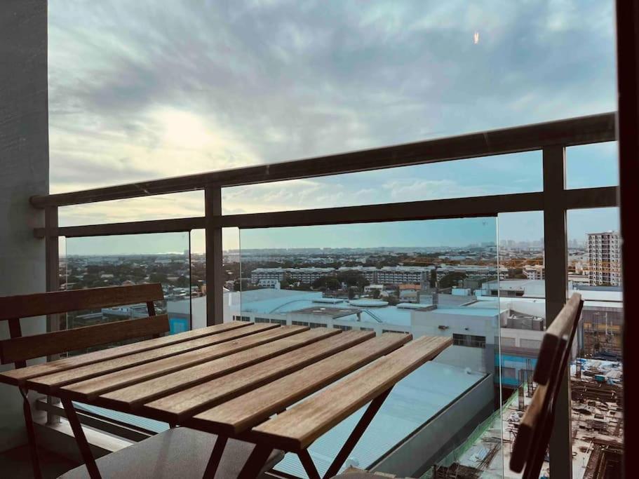 One Elegant 1bhk With View In Azure Urban And Residences * Manila