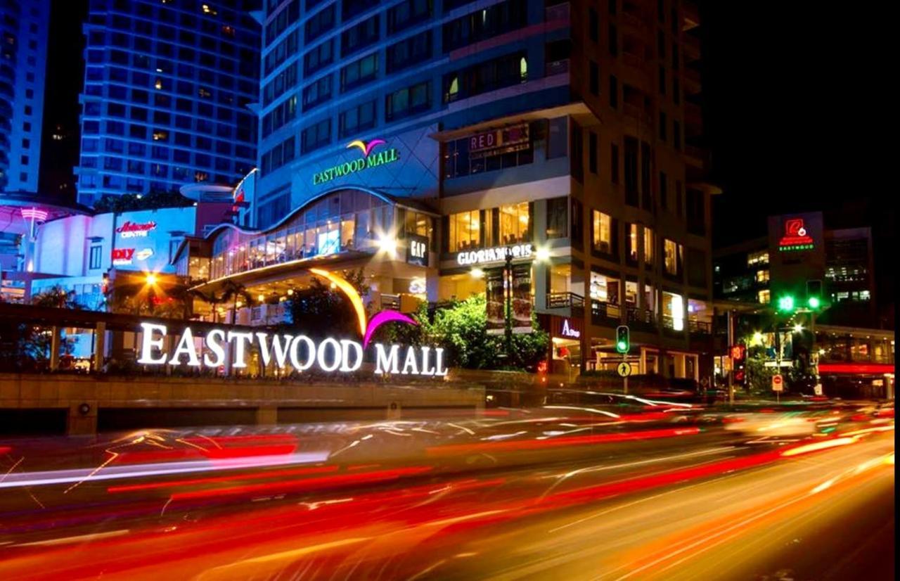 Classy 2br At Eastwood With Pool And Skyline View Manila
