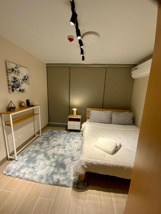 Apartment Classy 2br At Eastwood With Pool And Skyline View