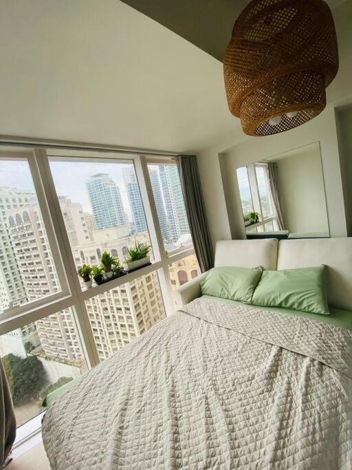-condo- Petite Residential Apartment *