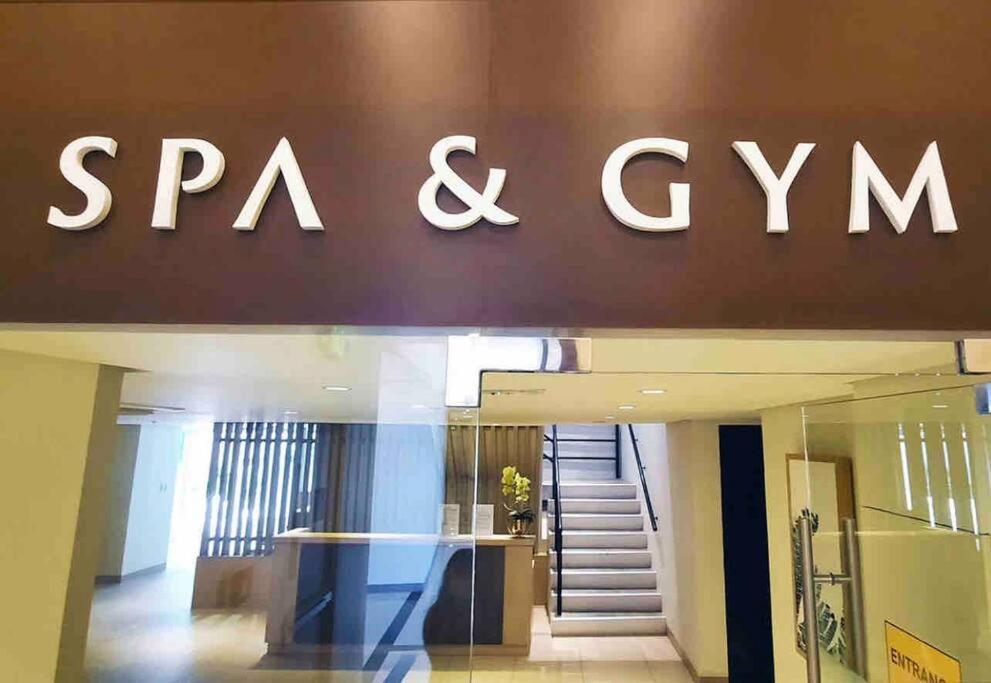 Apartment Tropical 1br Uptown Parksuites Bgc, 200mbps Smart Tv