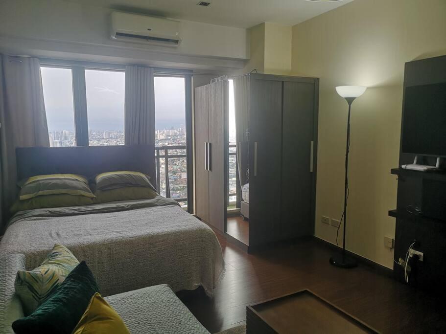 Studio With 200mbs Internet, Netflix & Great View Of Manila