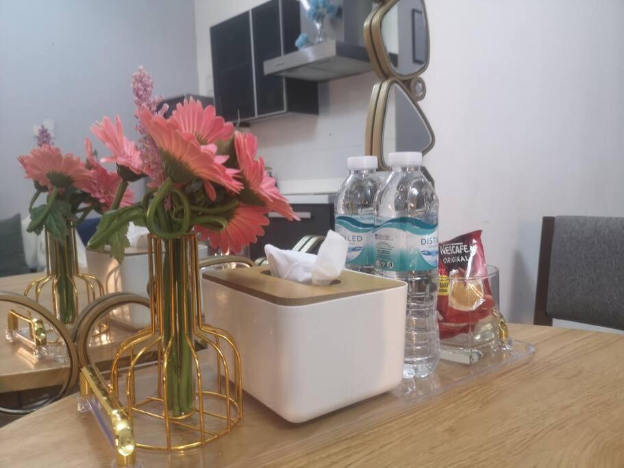 Studio With Netflix, 55in Tv, 200mbs Net, In Heart Of Makati Apartment