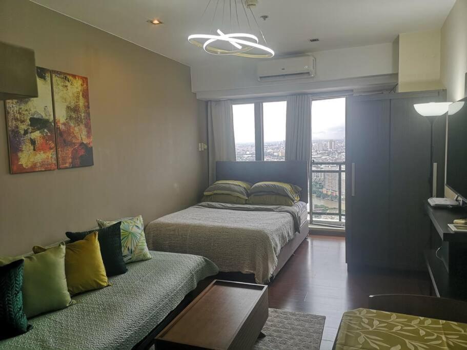 Apartment Studio With 200mbs Internet, Netflix & Great View Of *