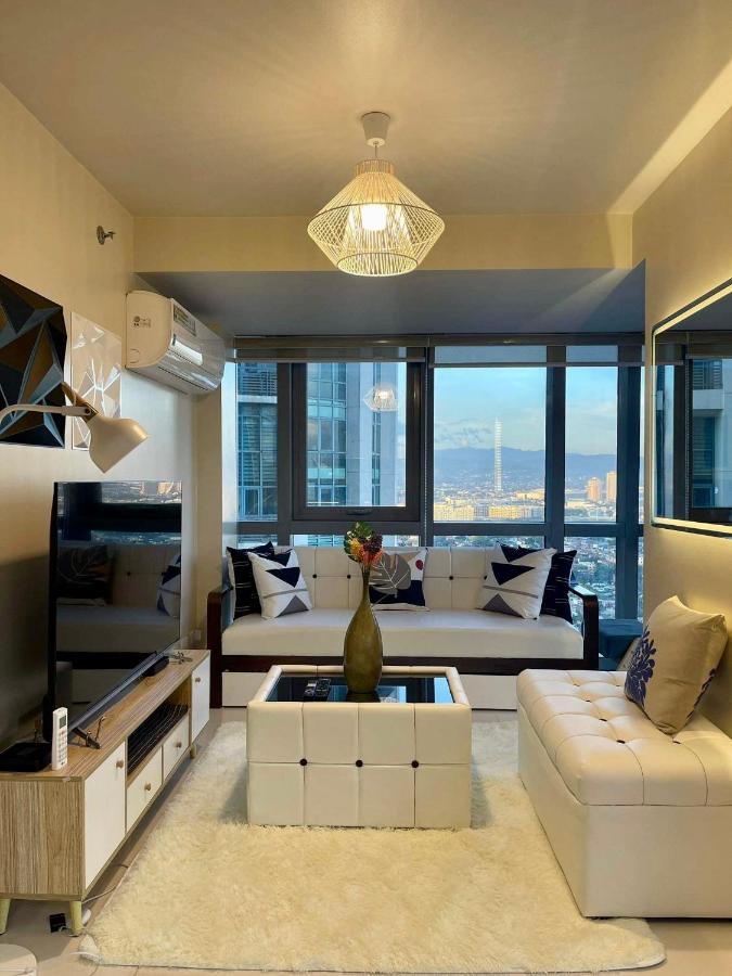 Apartment Classy 2br At Eastwood With Pool And Skyline View