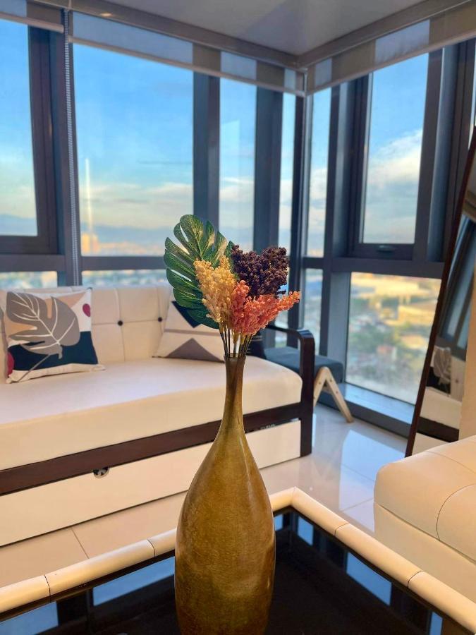 Classy 2br At Eastwood With Pool And Skyline View Apartment Manila