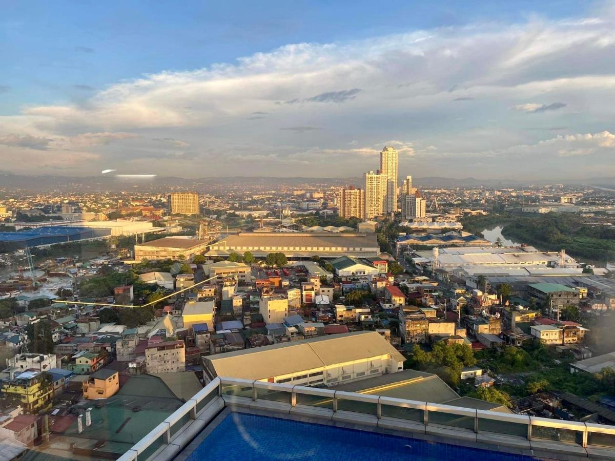 Apartment Classy 2br At Eastwood With Pool And Skyline View