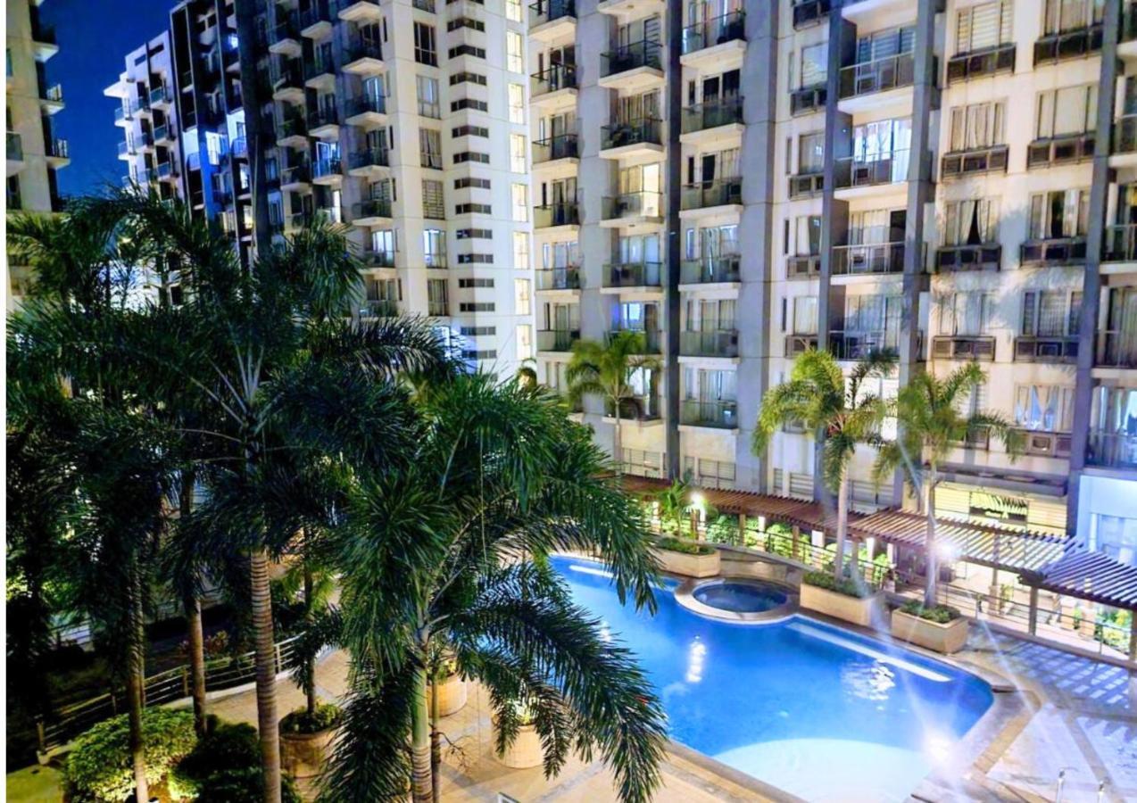 Apartment One Palm Tree - 9m With Balcony - Across Terminal 3 Airport Manila
