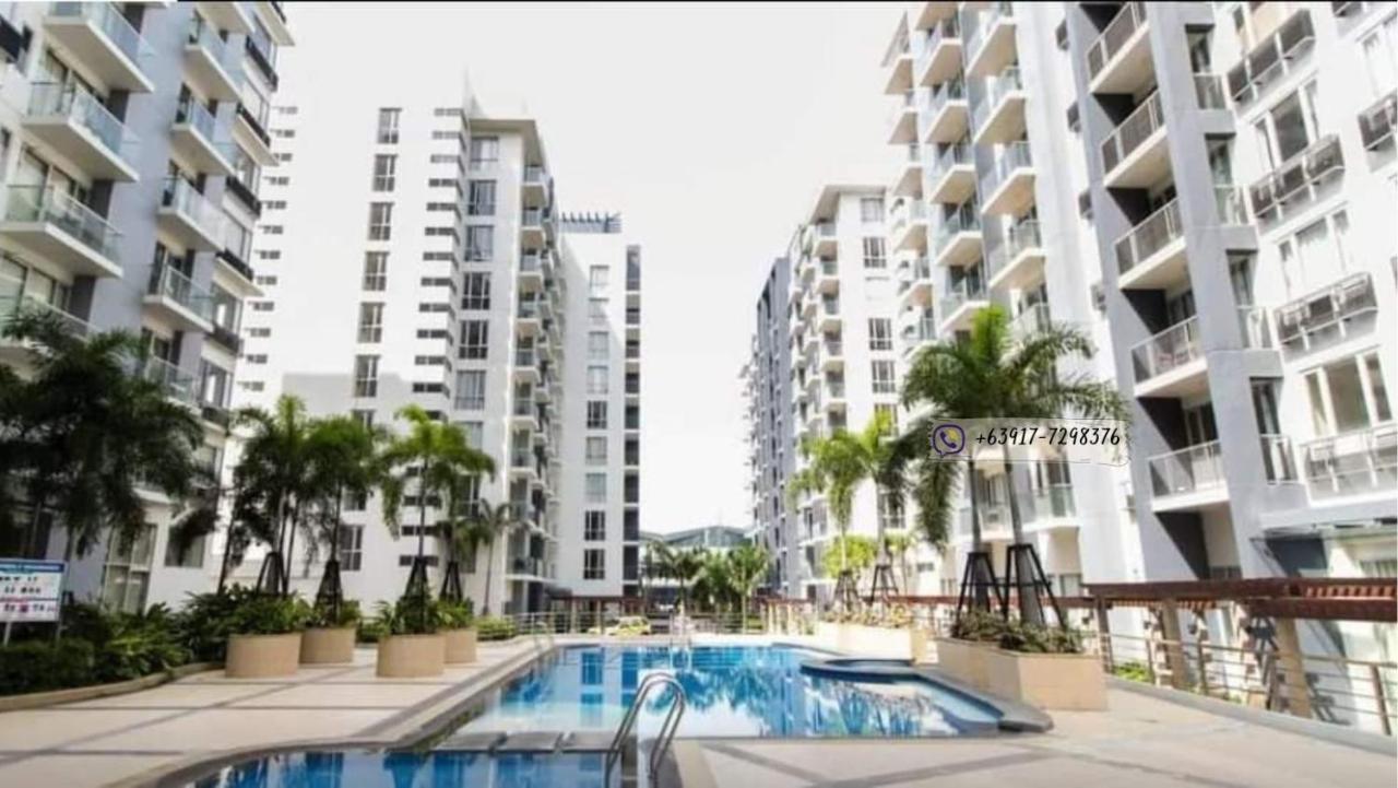 One Palm Tree - 9m With Balcony - Across Terminal 3 Airport Apartment Manila