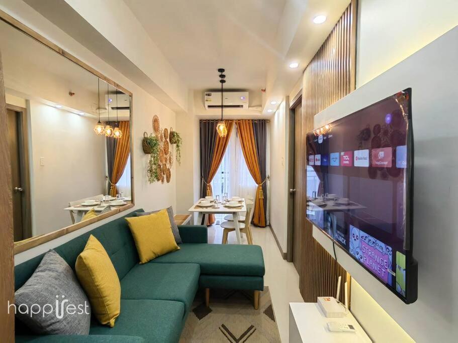 Happirest At S Residences W/balcony, Mall Of Apartment