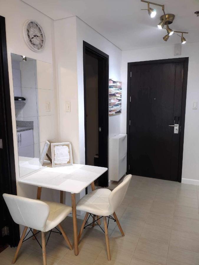 1br Unit At The Rochester Apartment