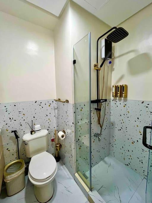Apartment One Seven At Trees Residences Manila
