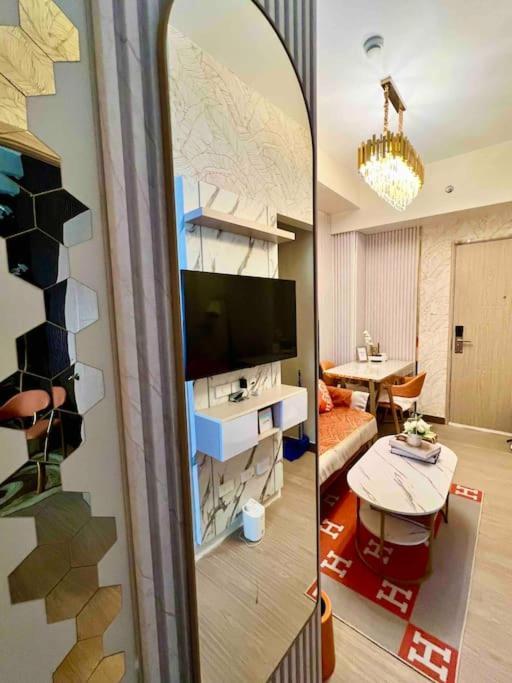 Apartment One Seven At Trees Residences Manila