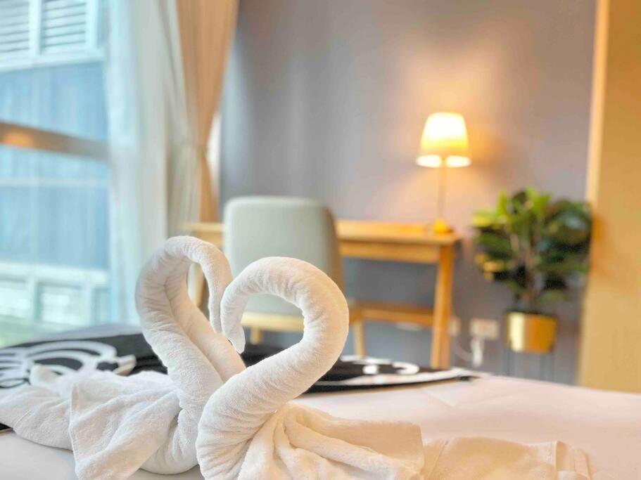 Cozy Luxury In Uptown Parksuites Bgc Manila
