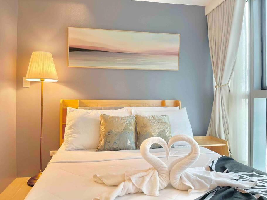 Cozy Luxury In Uptown Parksuites Bgc Manila