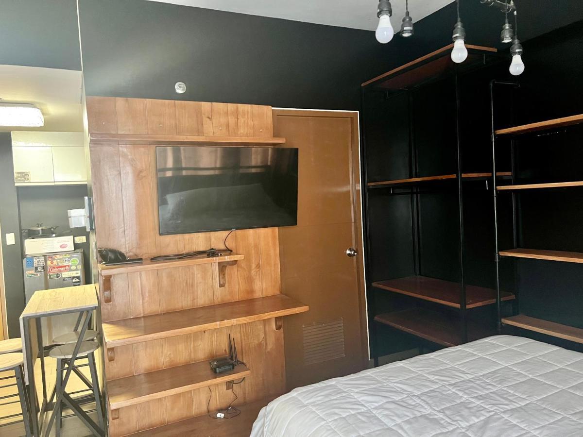 Von's Bachelor Pad *