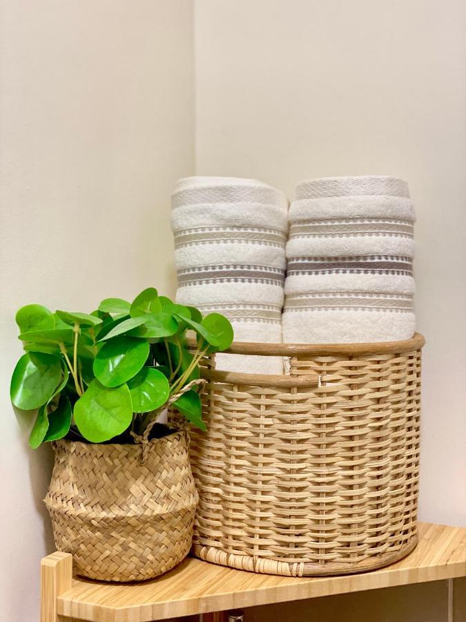 Cozy 1 Bedroom Scandinavian/tropical With Balcony & Parking Manila