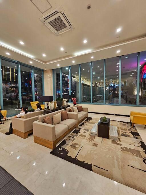 One Uptown In Bgc Chic & Trendy 1br 200mbps Fiber * Manila