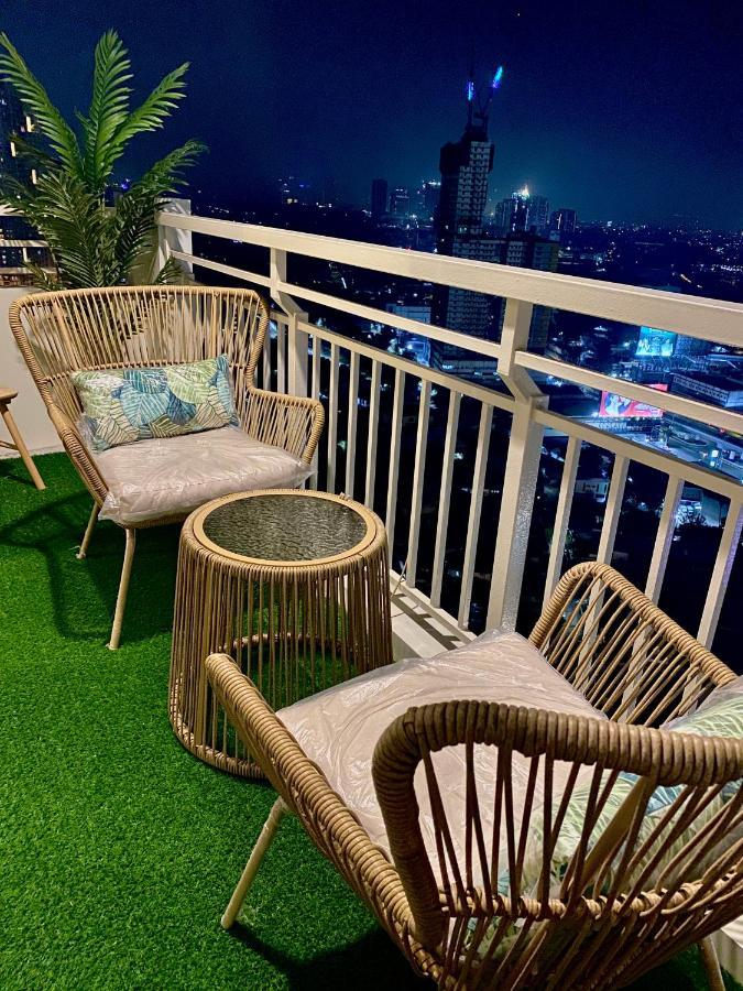 Cozy 1 Bedroom Scandinavian/tropical With Balcony & Parking Apartment