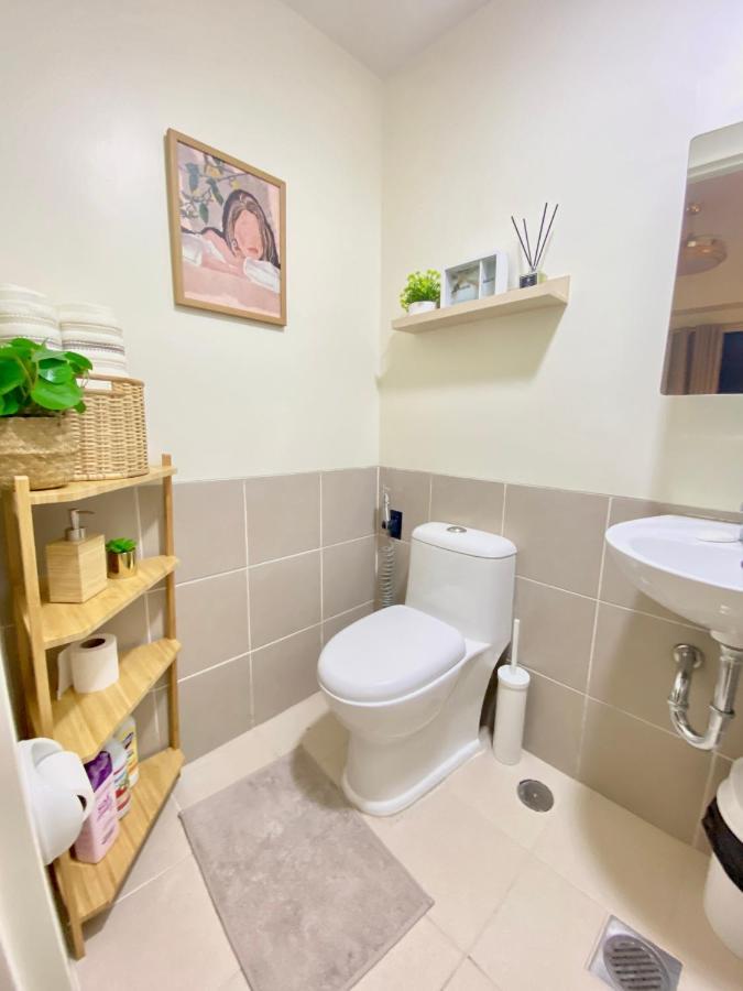 Cozy 1 Bedroom Scandinavian/tropical With Balcony & Parking *