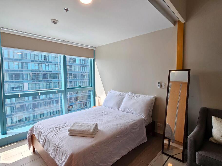 Apartment One Uptown In Bgc Chic & Trendy 1br 200mbps Fiber