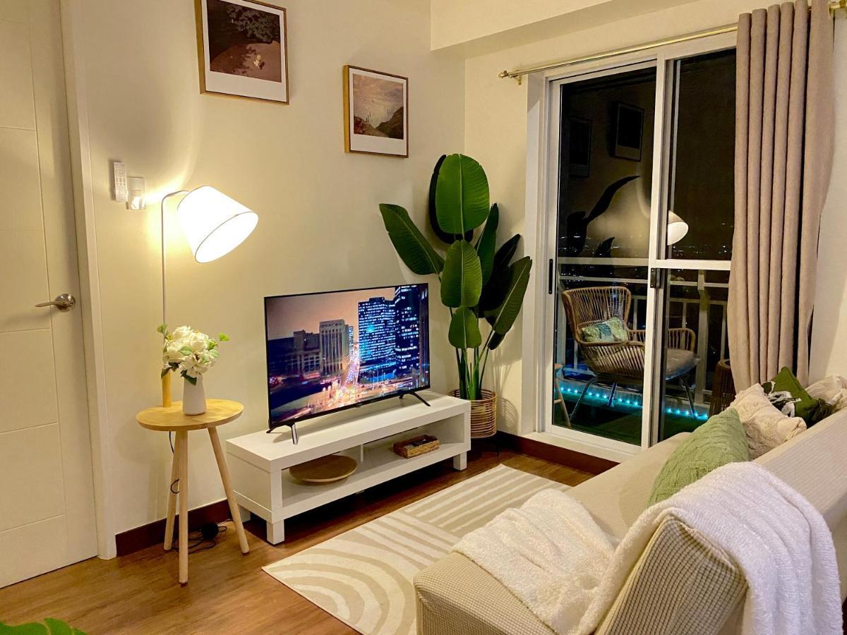 Cozy 1 Bedroom Scandinavian/tropical With Balcony & Parking Apartment *