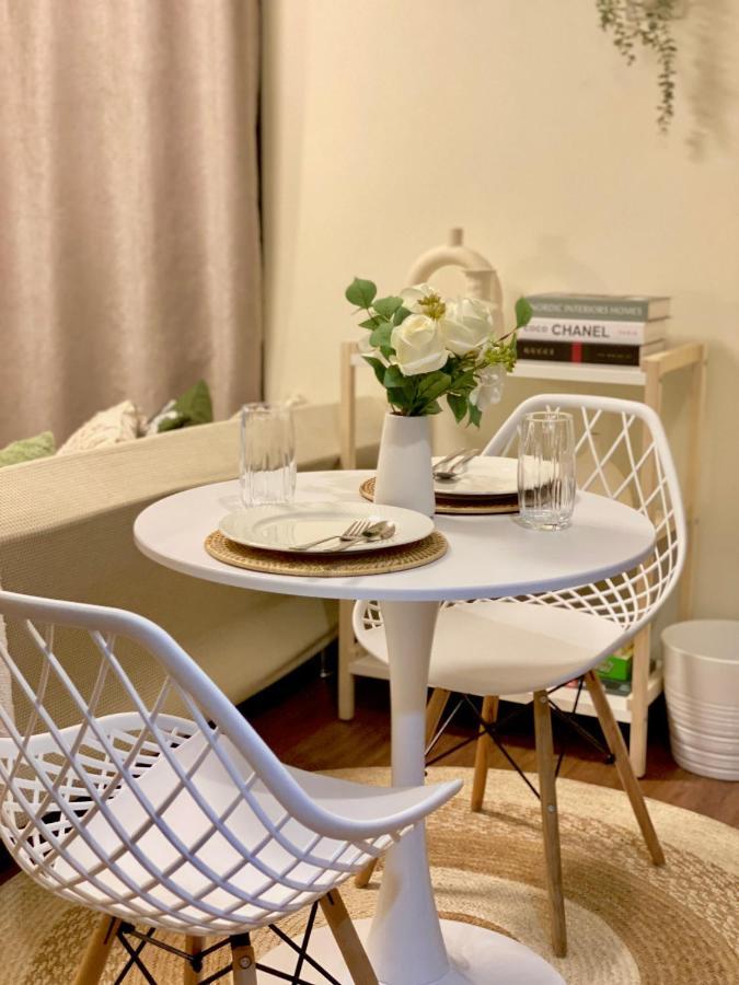 Cozy 1 Bedroom Scandinavian/tropical With Balcony & Parking