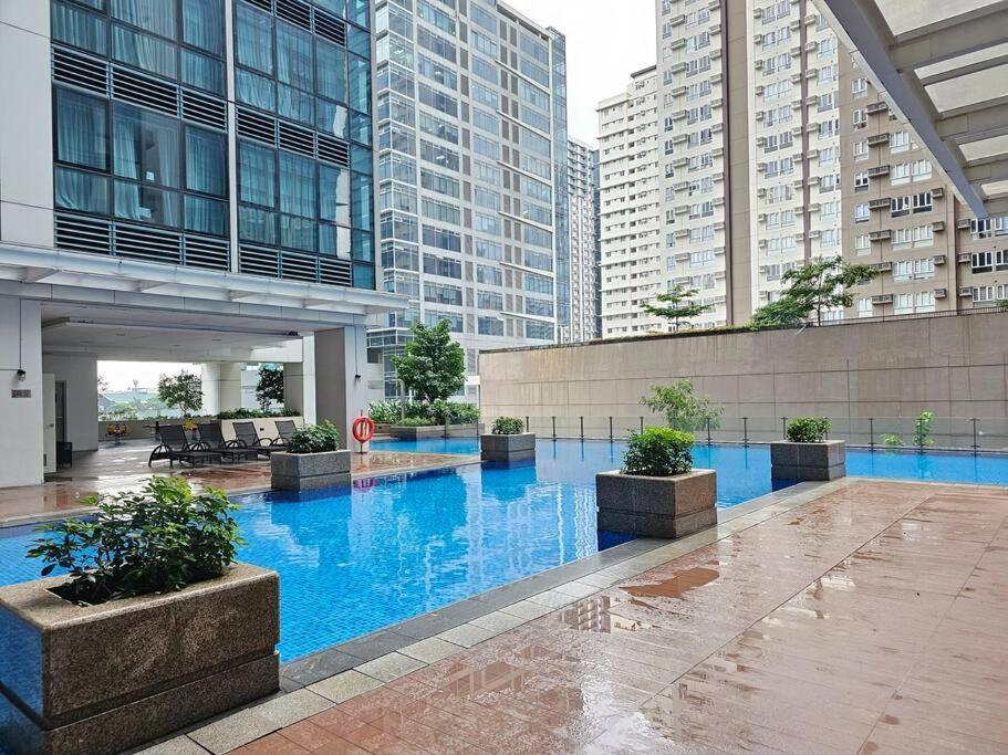 One Uptown In Bgc Chic & Trendy 1br 200mbps Fiber * Manila