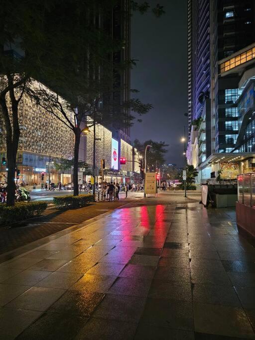 Apartment One Uptown In Bgc Chic & Trendy 1br 200mbps Fiber