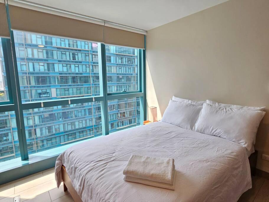 Apartment One Uptown In Bgc Chic & Trendy 1br 200mbps Fiber