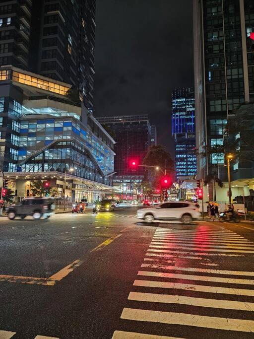 One Uptown In Bgc Chic & Trendy 1br 200mbps Fiber * Manila